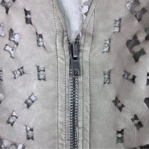 Multiples Vest Womens Small Vegan Leather Floral Lace Boho Hippy Lagenlook - Picture 11 of 11